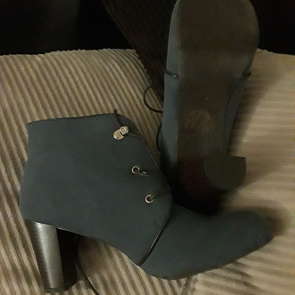 Boot - Picture 2 of 4